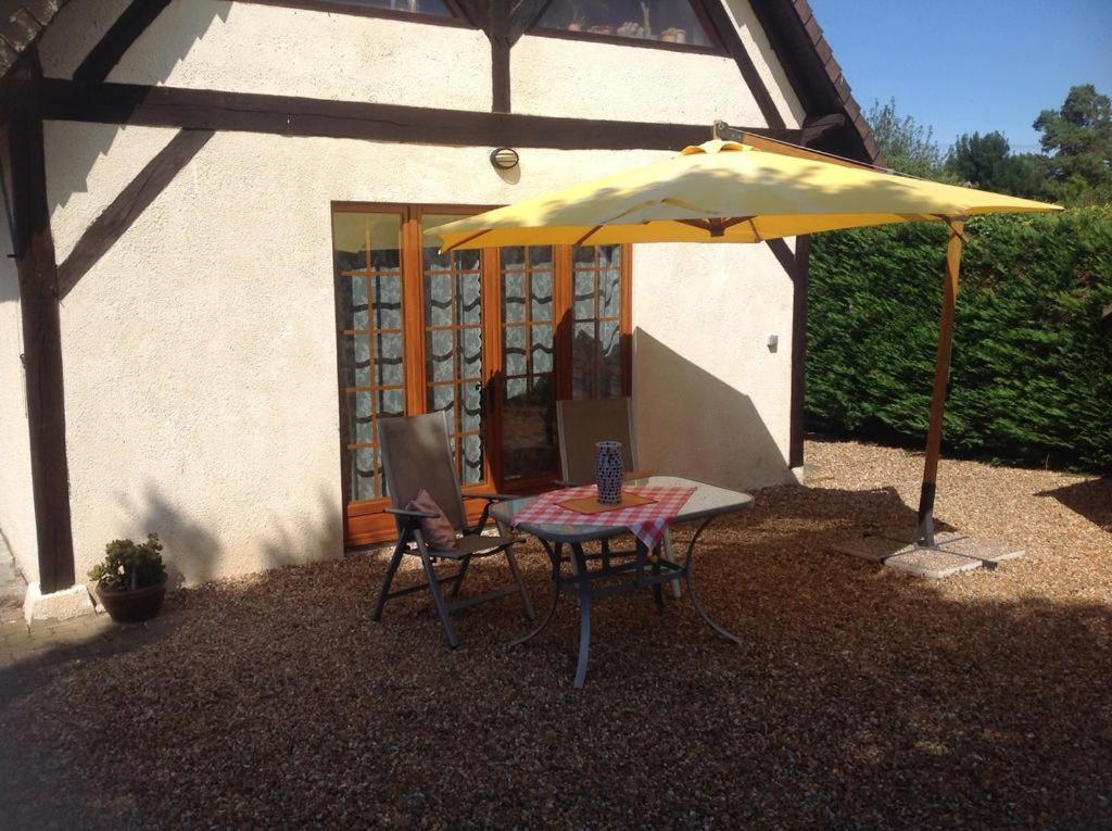Le Gite De Poulas Couffy Exterior foto
