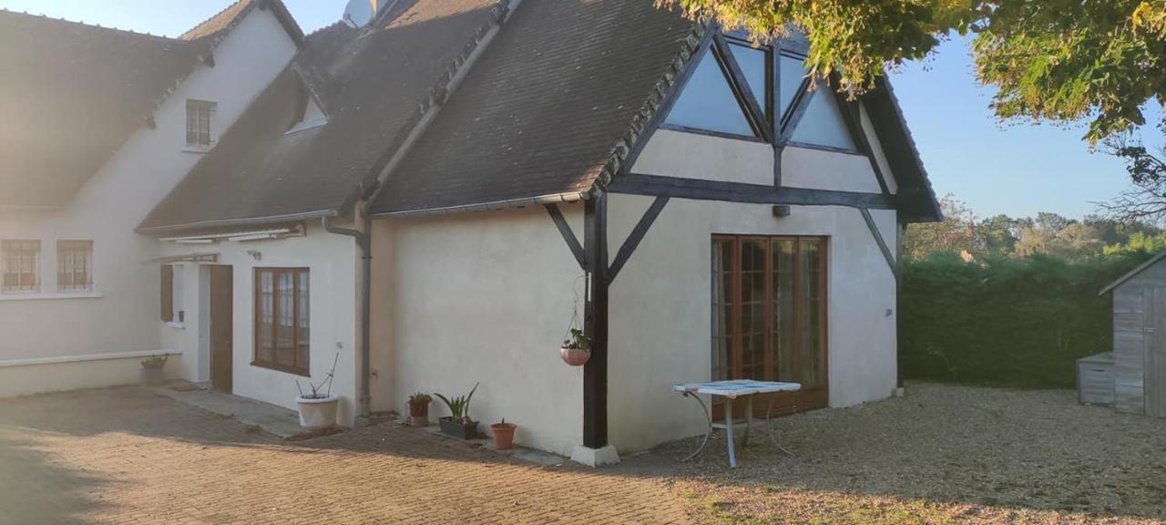Le Gite De Poulas Couffy Exterior foto
